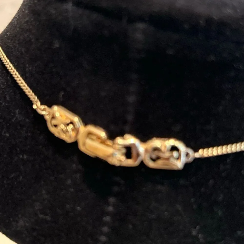 Nina Ricci Gold Plated Logo Tag Chain Necklace 14” Short Luxury Simple